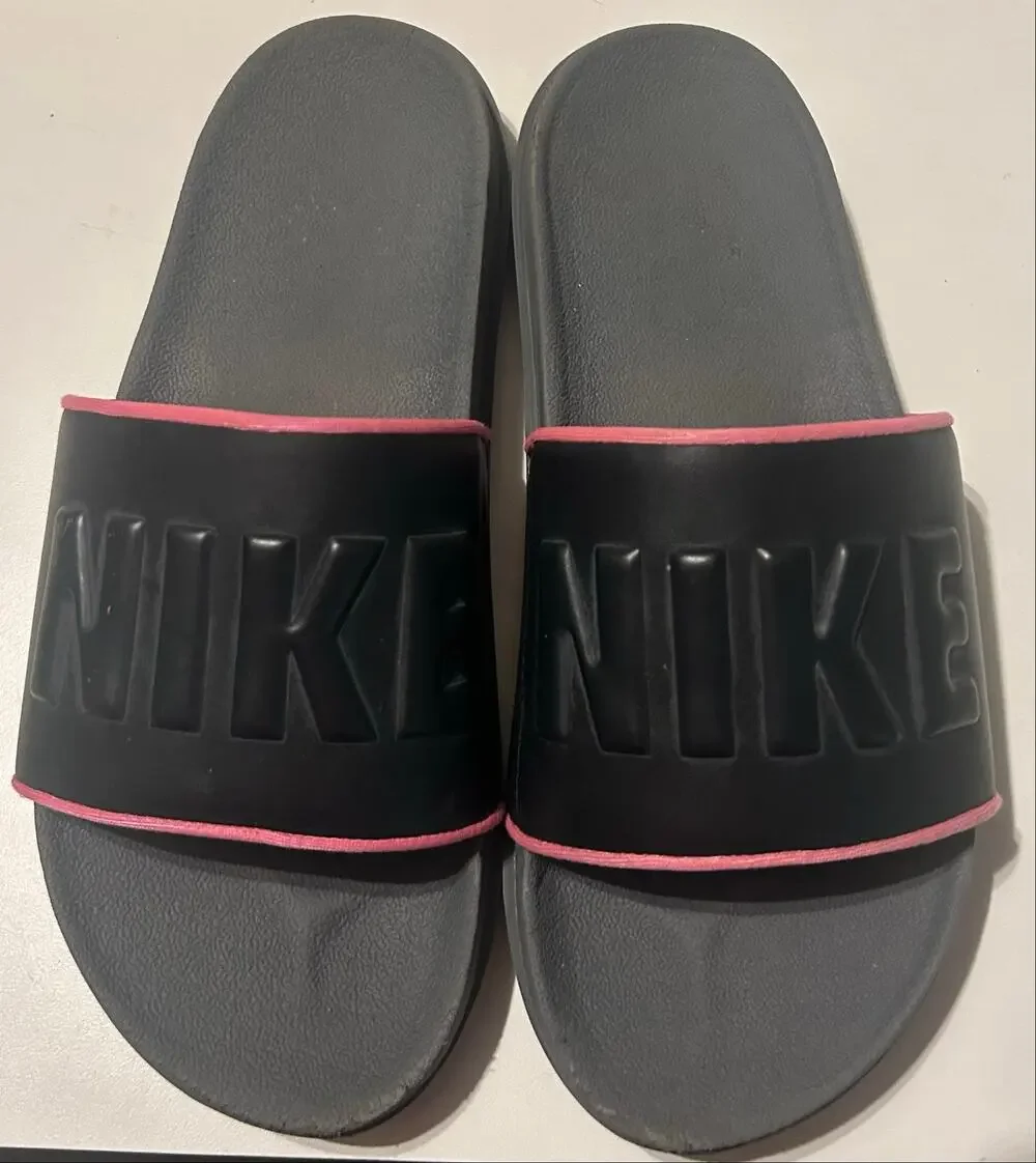 Nike Women’s hot pink/black slides gym athletic sandals size 8